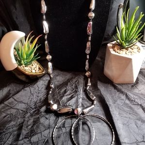 Long necklace and bangles